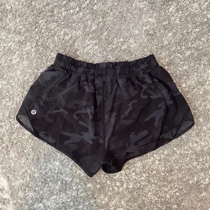 Camo Lululemon Hotty Hot 2.5 Shorts
